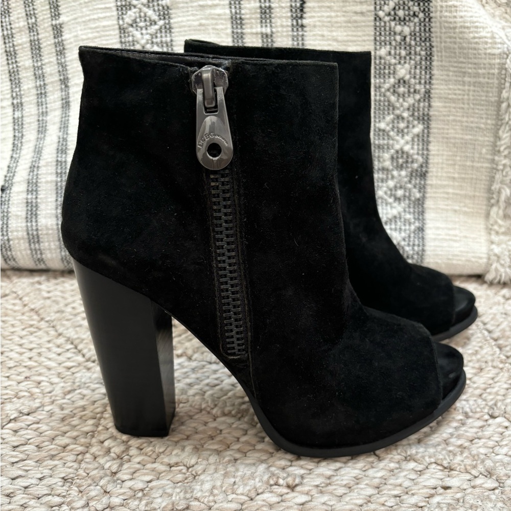 BCBGeneration Rocco Black Suede Open Toe Booties Size 8.5
